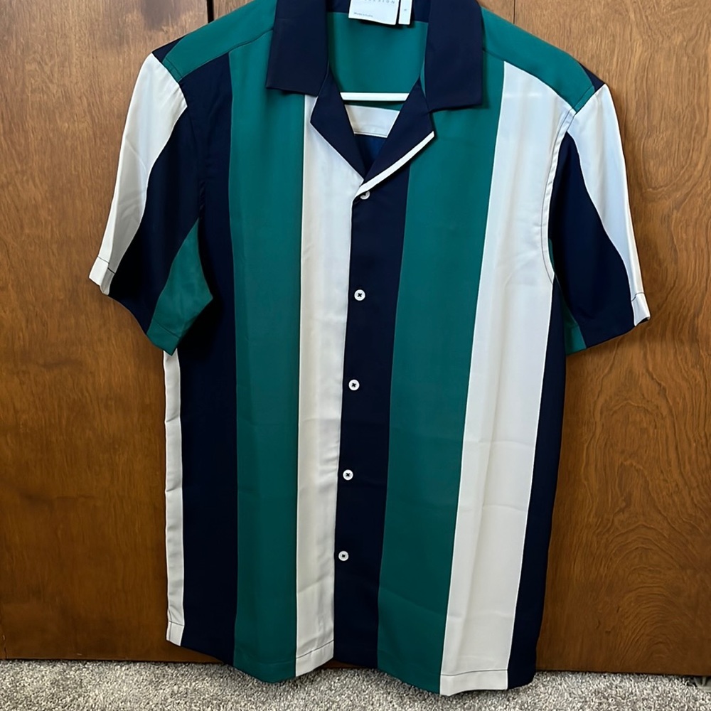 Mens size small shirt